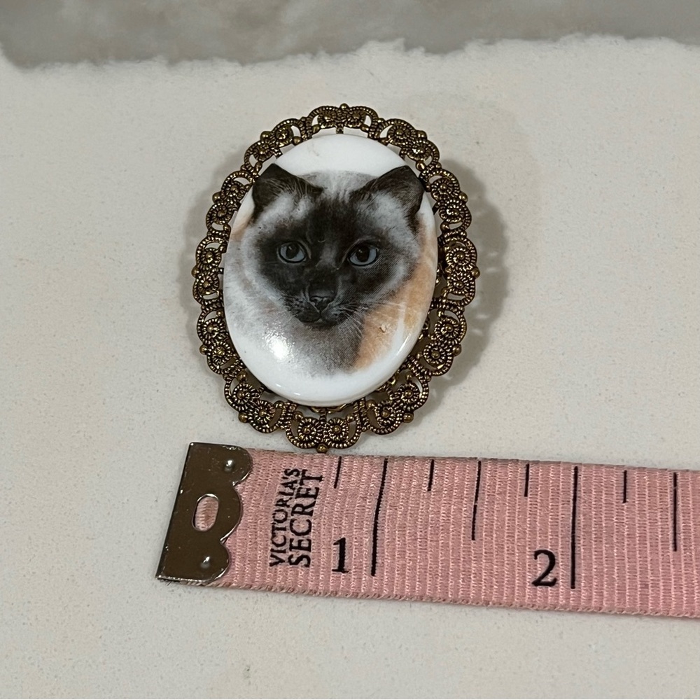 Vintage Siamese Cat Cameo Western Germany Brooch Gold Tone‎ Cat Pin Swiftie - Picture 8 of 10